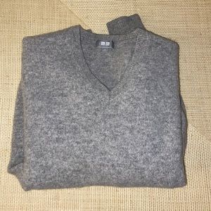 Gray v-neck Uniqlo sweater